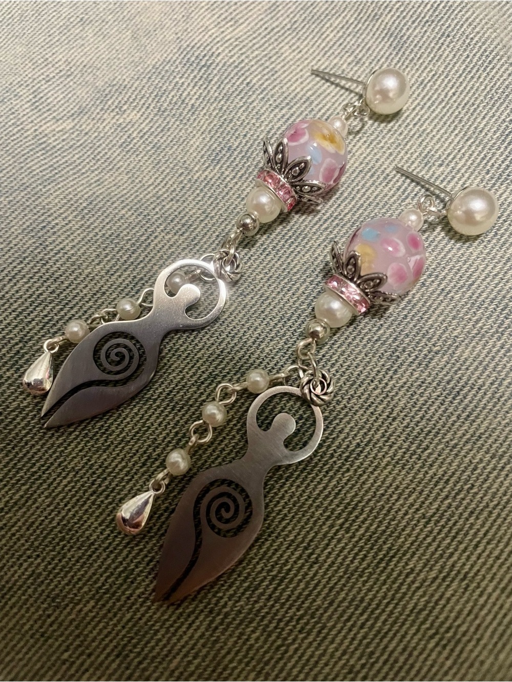 Hand Crafted Pink Floral Glass Bead Goddess Dangle Earrings with Pearls - Picture 3 of 5